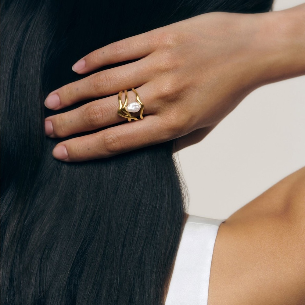 MONICA VINADER Gold Braided Band Ring with White Baroque Pearl - Picture 2 of 10